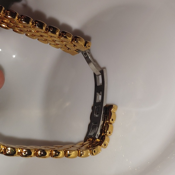 Burgi Crystal Diamond Pattern Watch – BUR170 - Picture 11 of 16